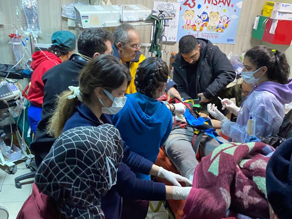 mcbü hafsa sultan hastanesi_deprem bölgesine giden_ ilk grup sağlık çalışanı geri döndü _2_